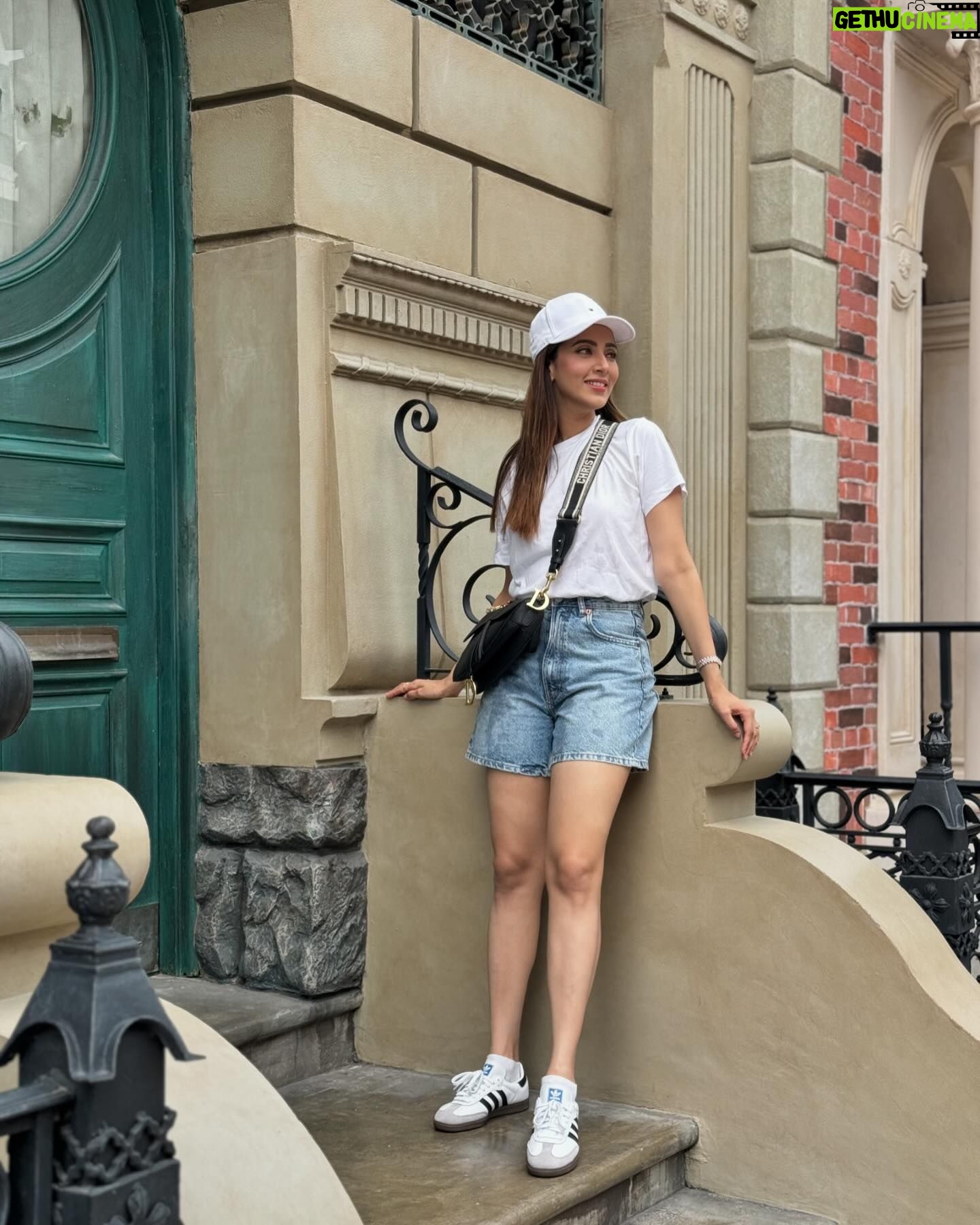 Bidya Sinha Saha Mim Instagram - Keep calm and travel on.🖤