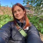 Bonnie Wright Instagram - Filming some Earth Day content today around my beautiful city. Exploring the importance of urban nature corridors. Did you know London has the most green spaces of any city in Europe? 🌳