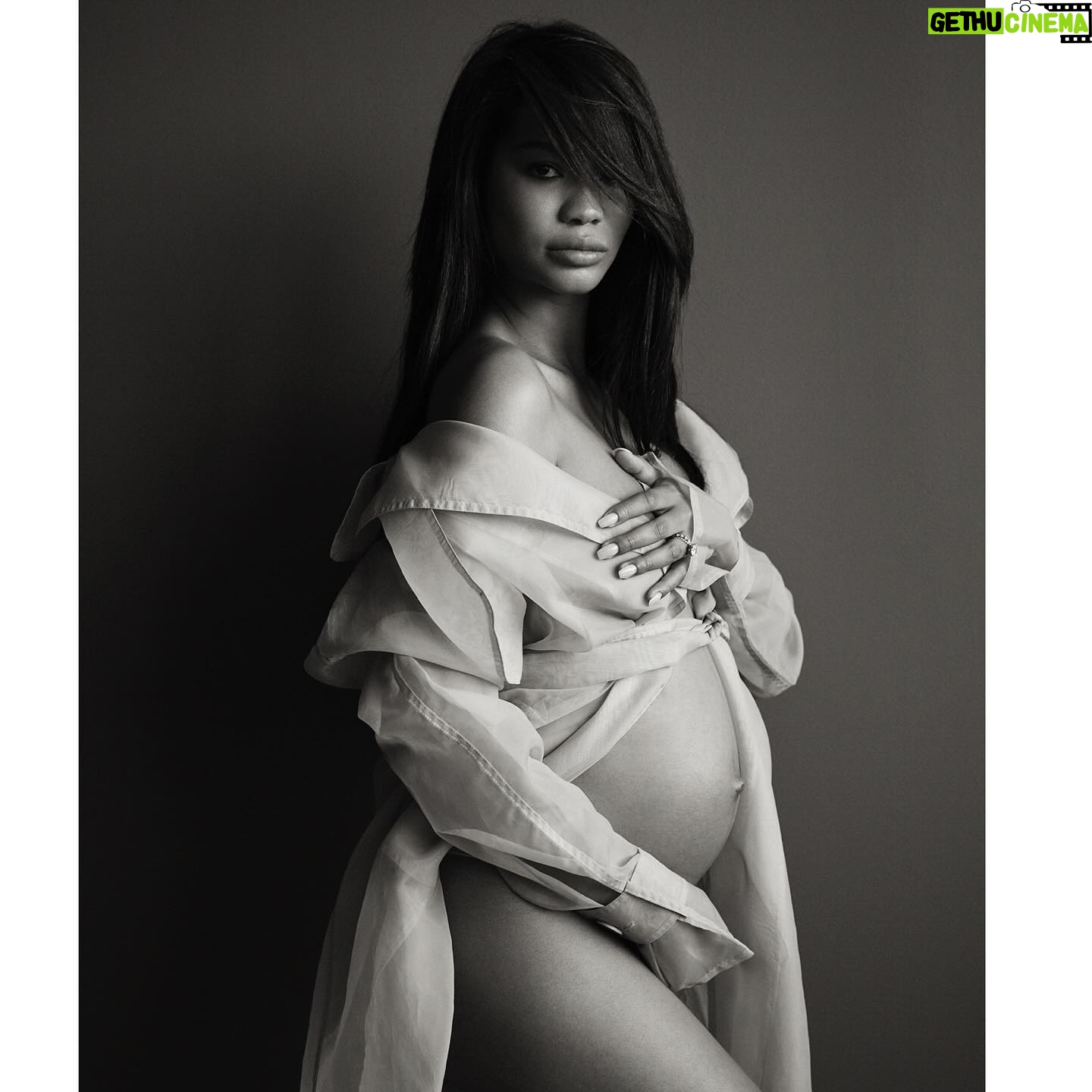 Chanel Iman Instagram - As a mom of three and an advocate for Black Maternal Health, this cause is deeply personal to me. Having experienced postpartum struggles myself, I understand firsthand the challenges that many Black mothers face during and after childbirth.
Partnering with @carolsdaughter for their #LoveDelivered initiative, a brand rooted in celebrating the beauty and strength of women, empowers me to share my journey and amplify the importance of addressing disparities in maternal care.
Let’s raise our voices and work towards ensuring every Black mother receives the care and support they deserve.
#LoveDelivered #BlackMaternalHealthWeek #CarolsDaughterPartner