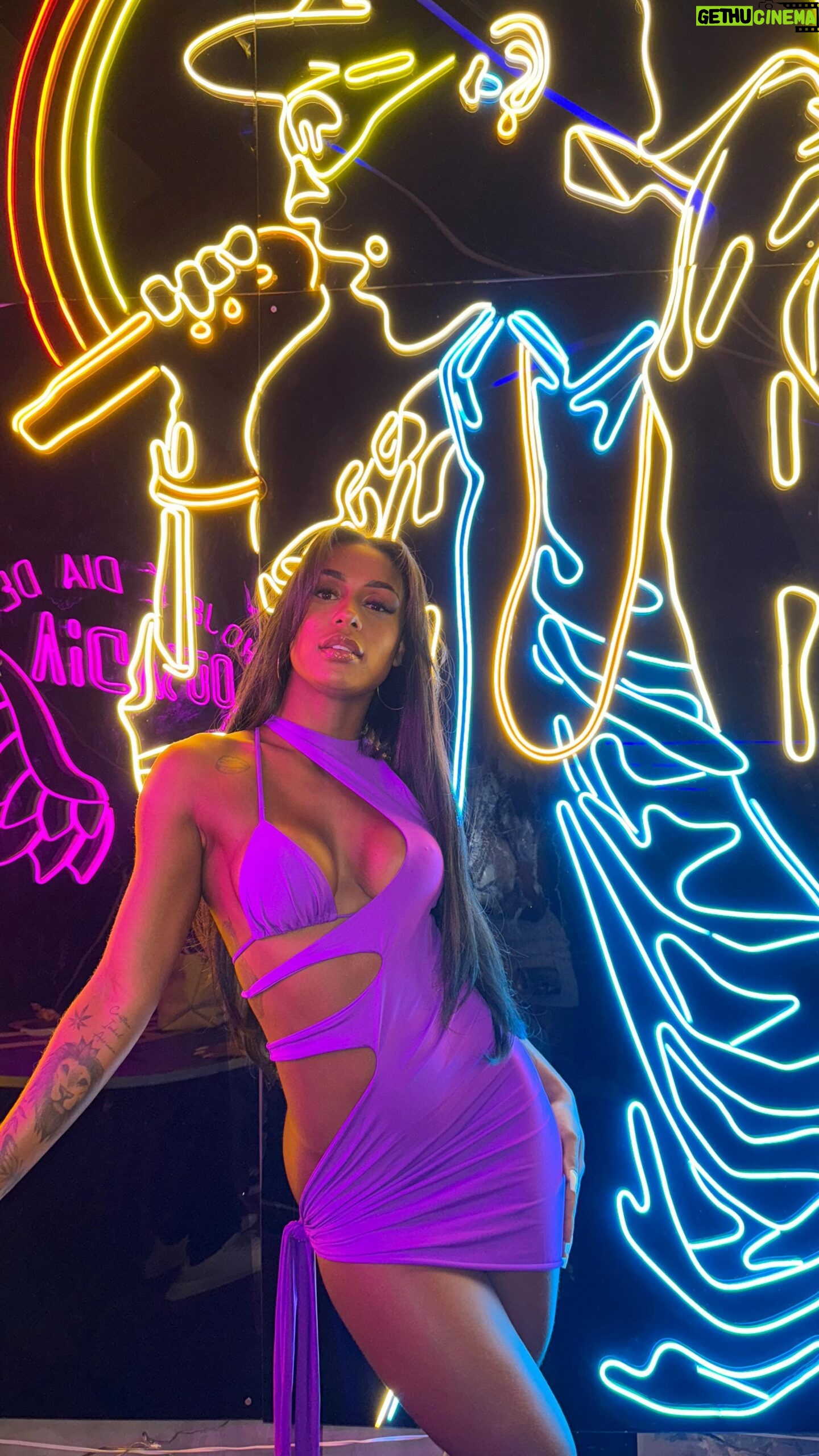 Rebecca - 79.1K Likes - Ja chegando a Rebecca do buc3t4o 💫