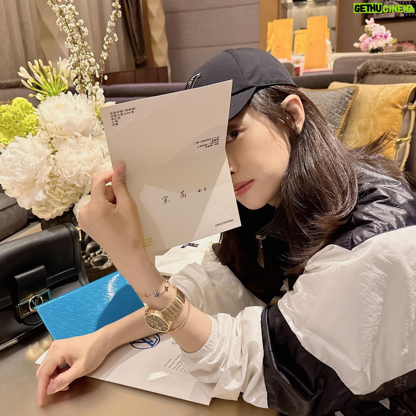 Victoria Song Instagram - 🩷 @louisvuitton @nicolasghesquiere
#louisvuitton #nicolasghesquiere #lvprefall24