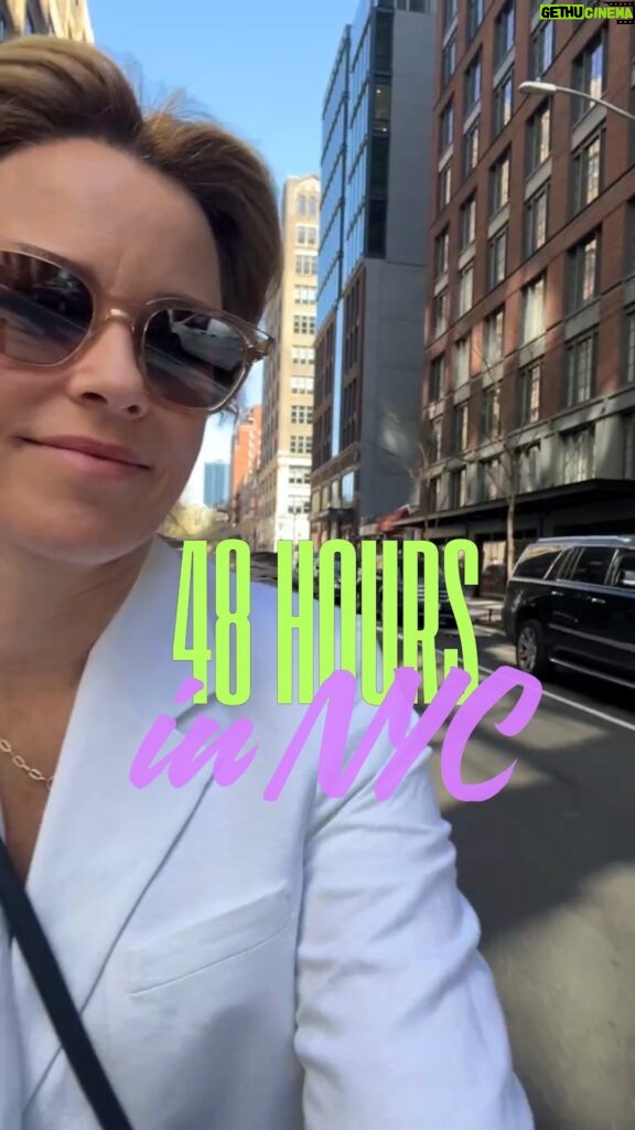 Elizabeth Banks Instagram - 48 hours in NYC 🍎