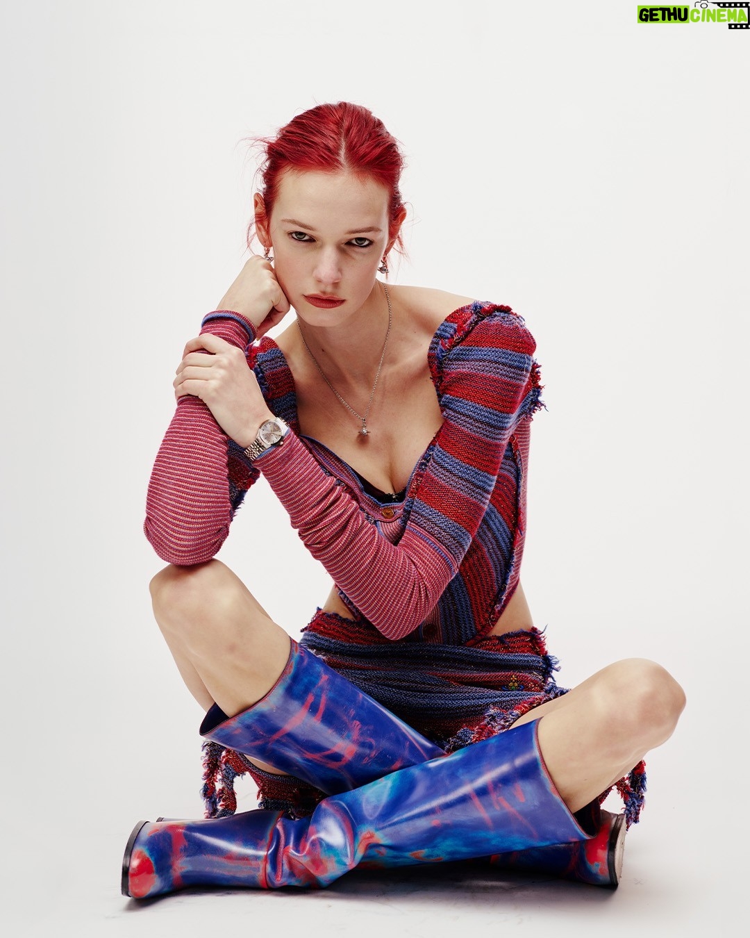 Vivienne Westwood Instagram - Inspired by the popular Wallace design, our Seymour watch features a two-toned Jubilee bracelet, available in three subtle colourways.
Photography by @emily.lipson
#VWSS24 #VivienneWestwoodWatches #TimeMachine
