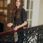 Macarena Achaga Instagram - new #famebyrabanne🔥@rabanne

♥️ en tu coment si adivinas con emojis que más traigo en mi mini bolsa 
#publicidad