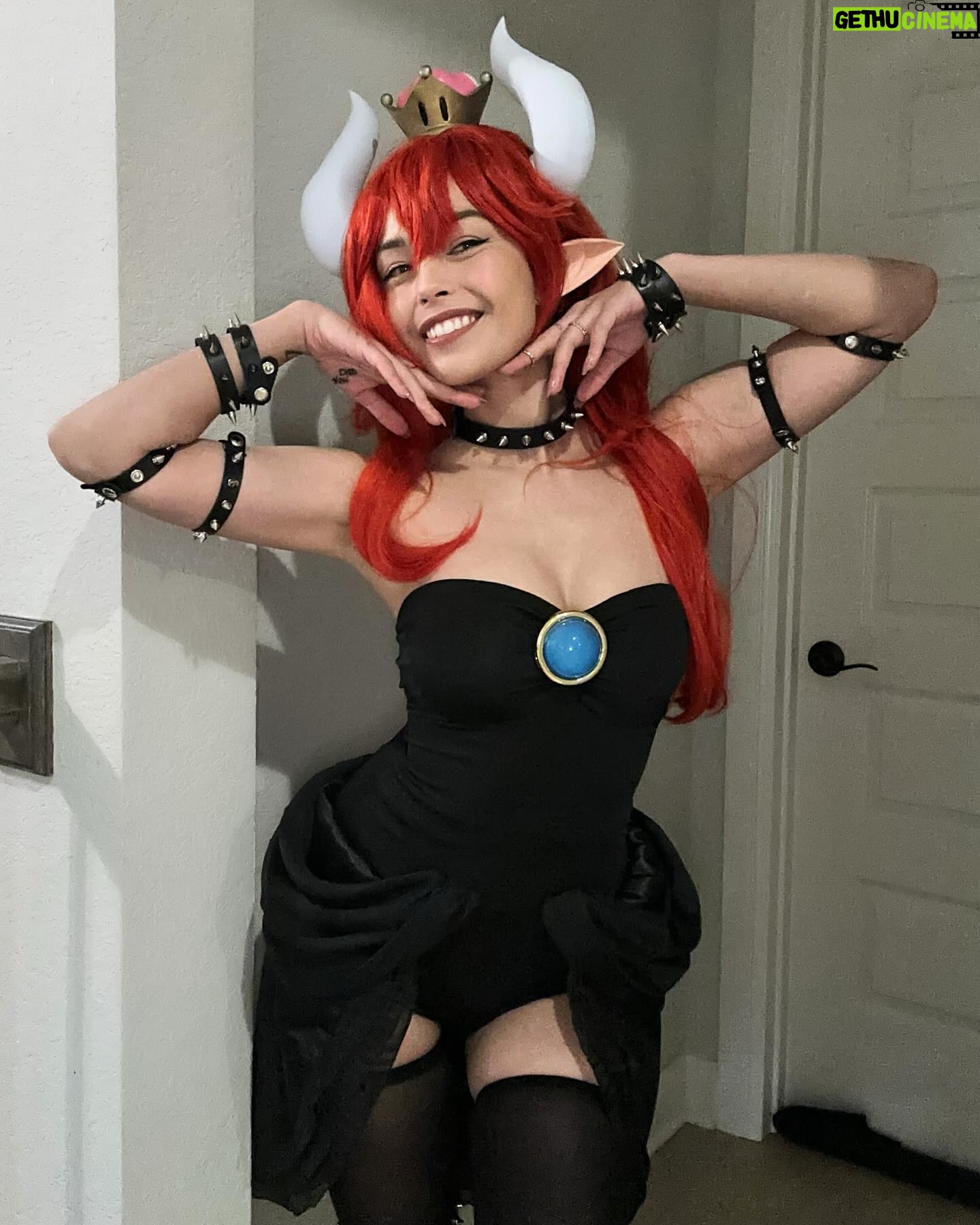 Valkyrae Instagram - BOWSETTTE💥 red hair edition! Visiting some friends in Texas and it’s been so much fun! I know I havnt been posting too much in insta but I hope all the IRL and gaming streams have been enjoyable to watch 😄 surelyyyyyy this is the start to me posting more again ah hah