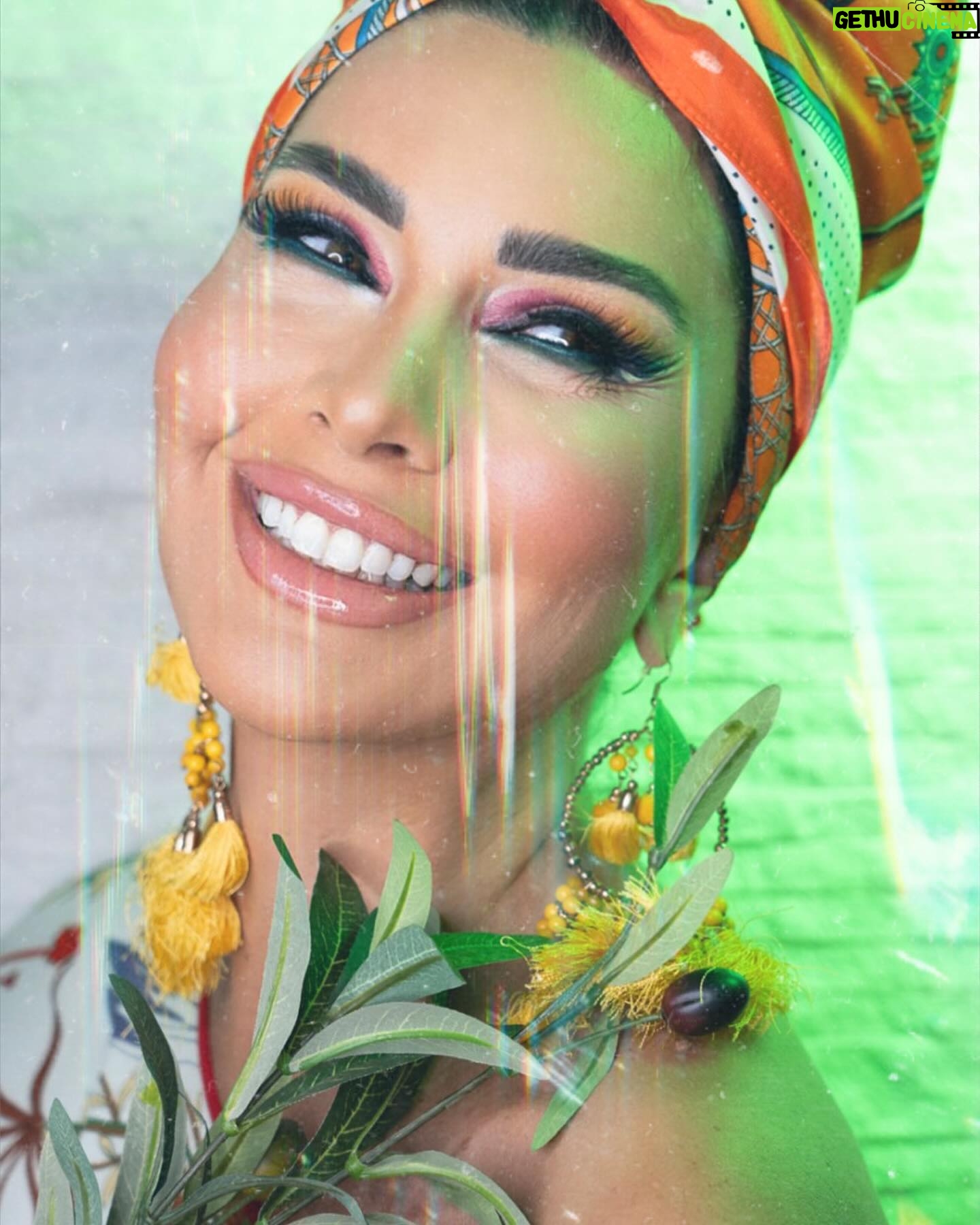 Lamitta Frangieh Instagram - Exotic finest makeup look @lasirenegroup
📸 @omarhawari1
.
.
#makeupartist #makeup #africa #capetownsouthafrica #makeupoftheday #africanfashion #makeupvideos #madeinsouthafrica #africasafari #lamittafrangieh #dubai #africabeauty #style #iconic