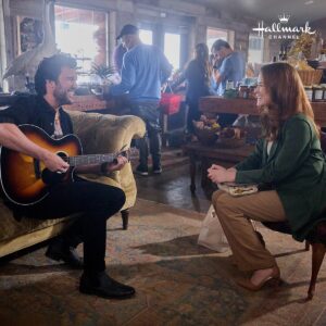 Sarah Drew Instagram - Amelia’s @thesarahdrew search for her daughter’s biological father leads her to T.J. @juanpablodipace and a family she never thought possible. ❤️ Tune in to #BranchingOut, premiering tomorrow at 8/7c. #SpringIntoLove