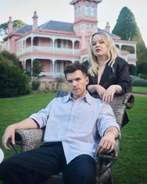 Nicola Coughlan Instagram - Bridgerton in Bowral-Bonza💚

Styled by @aimeecroysdill wearing @ganni 
Makeup @danielmartin 
Hair @gavinanesburybeauty 
@vrwpublicity