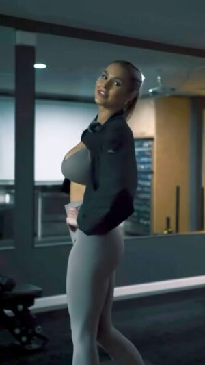 Kinsey Wolanski Instagram - Gym chats ❤️ 
I have had such a journey with my body and the pressure I’ve put on myself. It’s such a relief to have been able to release that years ago and now I truly believe I am in the best place mentally and physically. 

#gym #fitness #fitgirl #fitgirls #gymgirl #gymgirls #gymmotivation #gymlifestyle #gymworkout