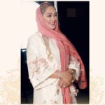 Elham Hamidi Instagram – غم هرگز عقب نمی نشیند،،،،،مگر به عقب برانی اش،،،،،نمی گریزد مگر آنکه بگریزانی اش،،،،،آرام نمی گیرد مگر آنکه بی رحمانه سرکوبش کنی،،،،،
شبتون سرشار از آرامش🍂🍁🍂🍁
