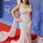 Hend Sabry Instagram – فرحتي كانت فرحتين في افتتاح #مهرجان_اسوان_الدولي_لافلام_المرأة و#تونس و المرأة التونسية تُكرّم في احدى أقرب المدن إلى قلبي .. أسوان الرائعة.. شكرا للقائمين على المهرجان و لأصحاب و صاحبات المعالي الّذين كرّموا السينما و المرأة التونسية من خلال تكريمي 🙏
Styled by @saeedramzi 
In @ramikadi 
Jewelry @glamour.jewellery 
MUA @sohakhoury 
Hair @alamodesalons
@aiwffestival