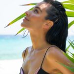 Esmeralda Pimentel Instagram - LOS SUEÑOS SÍ SE HACEN REALIDAD! 

Todavía siento que estoy flotando! 
Hace dos años me invitaron por primera vez a los @premios_platino en Madrid y tuve el honor de entregar el premio por mejor interpretación a Blanca Portillo y a Javier Bardem 🤯!
Ese día, sentada en la butaca del IFEMA, envié mi deseo al universo. Jamás imaginé que tan solo dos años después, estaría en mi país 🇲🇽, en Xcaret, conduciendo la gala número 11✨ (mi número de la suerte), al lado  de la mujer más generosa y talentosa @majidaissa 🇨🇴💖✨
LA PRIMERA VEZ QUE DOS MUJERES CONDUCEN LOS @premios_platino 💥💥💥
Gracias, hermanita por sostenerme,por nuestras pláticas, por secarme las lágrimas, por llenarme de fortaleza,  por hacerlo tan divertido, por no soltarnos de la mano (literalmente 😂). Te adoro! 
Gracias a todo el equipo por confiar en mí, por cada risa y abrazo en el proceso, por ser mi familia. Les llevo por siempre en mi ❤️
A mis compañeras de viaje @claudia.cebrian @maydelmanager porque a su lado todo es posible. 🦋✨Por mucho más juntas! A @estachava por ser la mejor indiscutiblemente!
Gracias @irenemeritxell por capturar mis oraciones, mi ilusión y mis nervios! Por tus palabras de luz antes de irme a la alfombra. 

SOY AFORTUNADA Y SÍ ME DOY CUENTA! ☀️ @majidaissa 🫶🏼

Styling: @_freddyalonso 
Un Pelito: @ernestovargas_hair 
Make up: @tereochoab 

LARGA VIDA A LOS PREMIOS PLATINO!
#platinoxcaret #rivieramaya