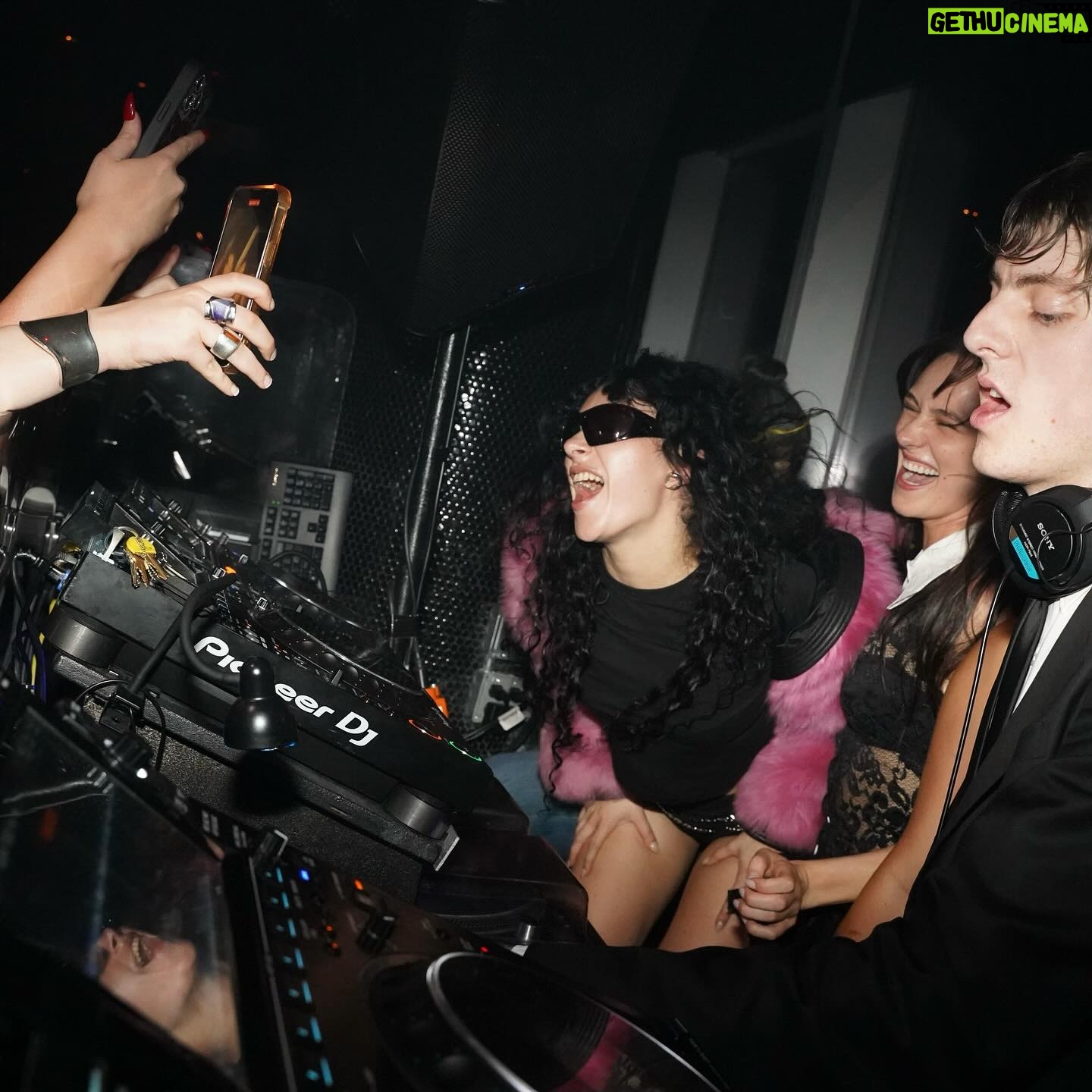Charli XCX Instagram - I’M YOUR FAVORITE REFERENCE