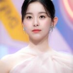 Park Ji-hu Instagram – 진짜징짜징챠 마지막 🐰 일요일엔 언제나 인기가요 정말로 안녕 💓