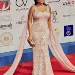 Hend Sabry Instagram - فرحتي كانت فرحتين في افتتاح #مهرجان_اسوان_الدولي_لافلام_المرأة و#تونس و المرأة التونسية تُكرّم في احدى أقرب المدن إلى قلبي .. أسوان الرائعة.. شكرا للقائمين على المهرجان و لأصحاب و صاحبات المعالي الّذين كرّموا السينما و المرأة التونسية من خلال تكريمي 🙏
Styled by @saeedramzi 
In @ramikadi 
Jewelry @glamour.jewellery 
MUA @sohakhoury 
Hair @alamodesalons
@aiwffestival