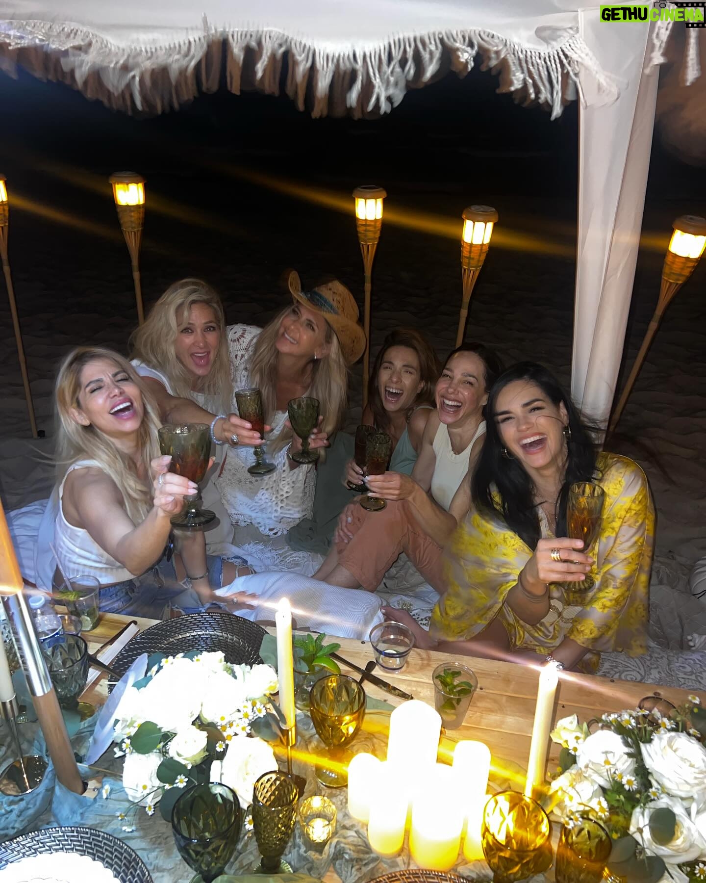 Scarlet Ortiz Instagram - Que bonito poder celebrar tu vida mamacita hermosa @denisedelpino π₯³ππΎ miles de bendiciones!
Que bello reencuentro con mujeres maravillosas @laurasbarcelo @roxanagarciatv @lapasqualotto @chiquibabyla @felicidad_aveleyra @thebeautysquadbyflor