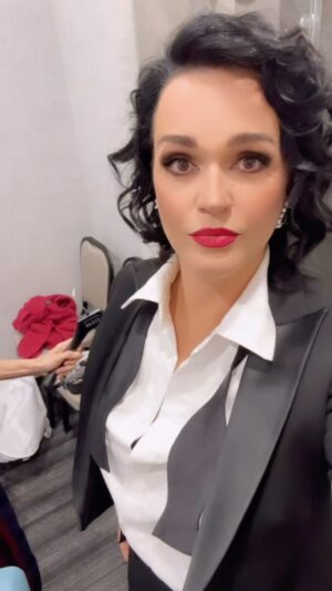Anastasiya Slanevskaya Instagram - Ураааааа!!!! Мой шансончик  любимый @radioshansonfm !!!!
Спасибо спасибо большое!!!! Я счастлива!!! Моя самая любимая премия!!!! Чистая и душевная!!!
Спасибо ,Кира @kiradymov за супер хит!!!
И спасибо Люба @uspenskayalubov_official !!! Я посветила тебе эту награду,поскольку благодаря тебе я появилась в мире шансона🤝🤝❤️❤️❤️❤️!!!!!