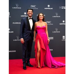 Paula Echevarría Instagram - Premios Laureus en Madrid 🏆⚽️🏀🏈🎾🥎🎿🥇

Gracias a @newlinkspain (@pedroelectri) y @carmenbone por la invitación.. 

A los que participaron en mi estilismo
(Vestido @galialahav 
Zapatos @luisonofreofficial 
Bolso @fahomamadrid 
Joyas @joyeriasuarez)
En especial a mi estilista @abrahamgutierrez y a Jose de @it_spain por hacer magia 💫

A @yslbeauty y @mikvarez por ponerme siempre divina con el makeup y el pelo #yslbeauty #makeupLook 💄

Y a mi guapo (guapísimo 🤤) acompañante ♥️ @migueltorres

@laureussport 
#Laureus24