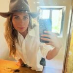 Ludwika Paleta Instagram – Qué fin de semana tan delicioso. Pueblear, comer rico, beber vino, reír, disfrutar la naturaleza, ….. #favoritethings #sinfiltro 🍃🇪🇸