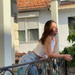 Rabia Soytürk Instagram - “Sen korkma yeniden doğar güneş
Tut cebinde ne kaldıysa hatalarından
Koy kendi kendini kendi yerine
Korkarsan adım almaktan ya da
Tut ki derinlere dalmaktan.”