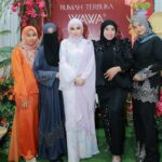 Wawa Zainal Instagram - Jarang jarang pakai pink sebab since remaja tak confident pakai color ni tapi surprisingly ramai kata cantek😜hahaha tq everyone for coming #rumahterbukawawa 

Ramai yang dok puji makanan sedap2 so wawa share terus ek catering by @hidangkl 😋