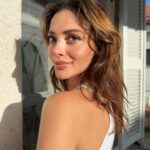 Rabia Soytürk Instagram - “Sen korkma yeniden doğar güneş
Tut cebinde ne kaldıysa hatalarından
Koy kendi kendini kendi yerine
Korkarsan adım almaktan ya da
Tut ki derinlere dalmaktan.”