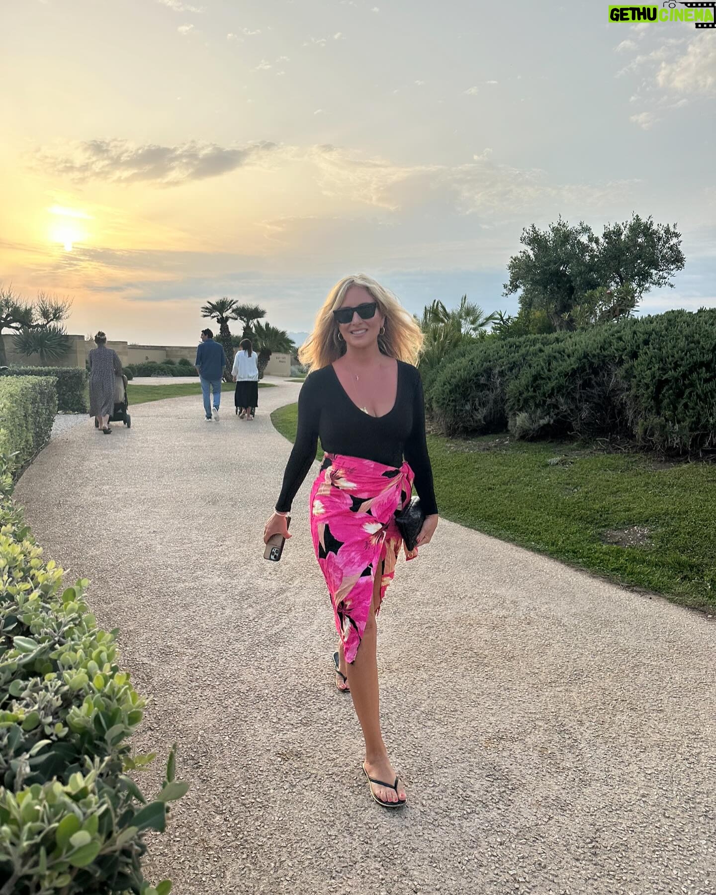 Jessie James Decker Instagram - Happy birthday to my beautiful mommy @mamakarenparker 🎉 As I started going through all the photos I decided I wanted to use all the pictures from our last trip together to Italy. A trip I will never forget! A trip we will talk about 20 years from now. It was so special just having that alone time together and laughing and cooking and sharing fabulous wine, shopping, being silly and so much more on that special adventure. Mama I love you so much, I’ve looked up to you since I was a little girl and I still do to this day. Beautiful inside and out, you light up every room ( and Italian street 🤣) you walk into. Happy happy birthday I am so glad you’re my mama ❤️❤️❤️❤️🎉🎉🎉🎉