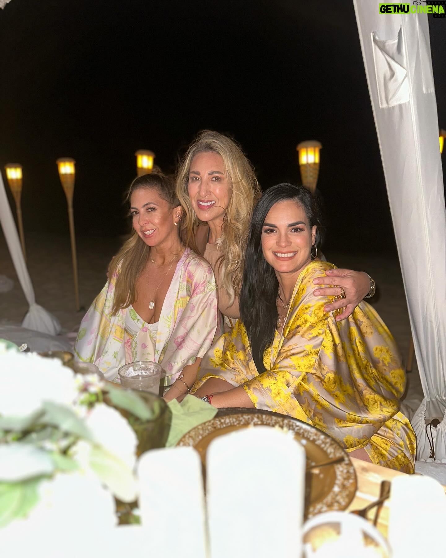 Scarlet Ortiz Instagram - Que bonito poder celebrar tu vida mamacita hermosa @denisedelpino π₯³ππΎ miles de bendiciones!
Que bello reencuentro con mujeres maravillosas @laurasbarcelo @roxanagarciatv @lapasqualotto @chiquibabyla @felicidad_aveleyra @thebeautysquadbyflor