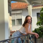 Rabia Soytürk Instagram - “Sen korkma yeniden doğar güneş
Tut cebinde ne kaldıysa hatalarından
Koy kendi kendini kendi yerine
Korkarsan adım almaktan ya da
Tut ki derinlere dalmaktan.”
