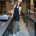 Sririta Jensen Instagram – What a fun cooking class!! 🫒👩🏻‍🍳🍽️ 
@thefoodschoolbkk