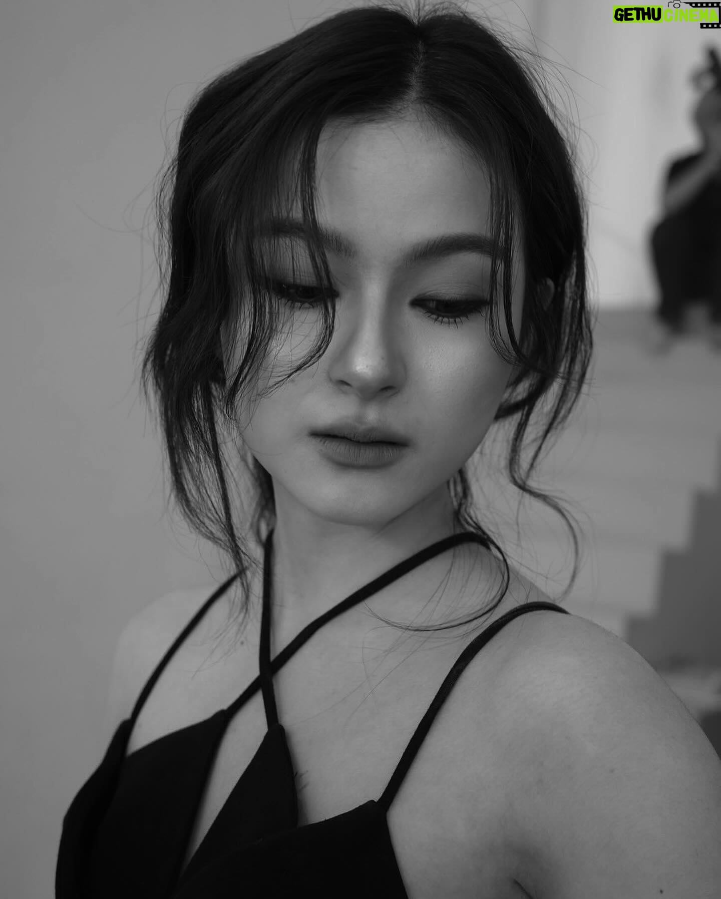 Chanikarn Tangkabodee Instagram - with my @longines 🕊️🕰️
in @lofficielthailand 🫧