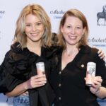 Elizabeth Banks Instagram - @archeroosewines   @regalmovies   #WetHotAmericanSummer   fabulous friends. Great night ✔️