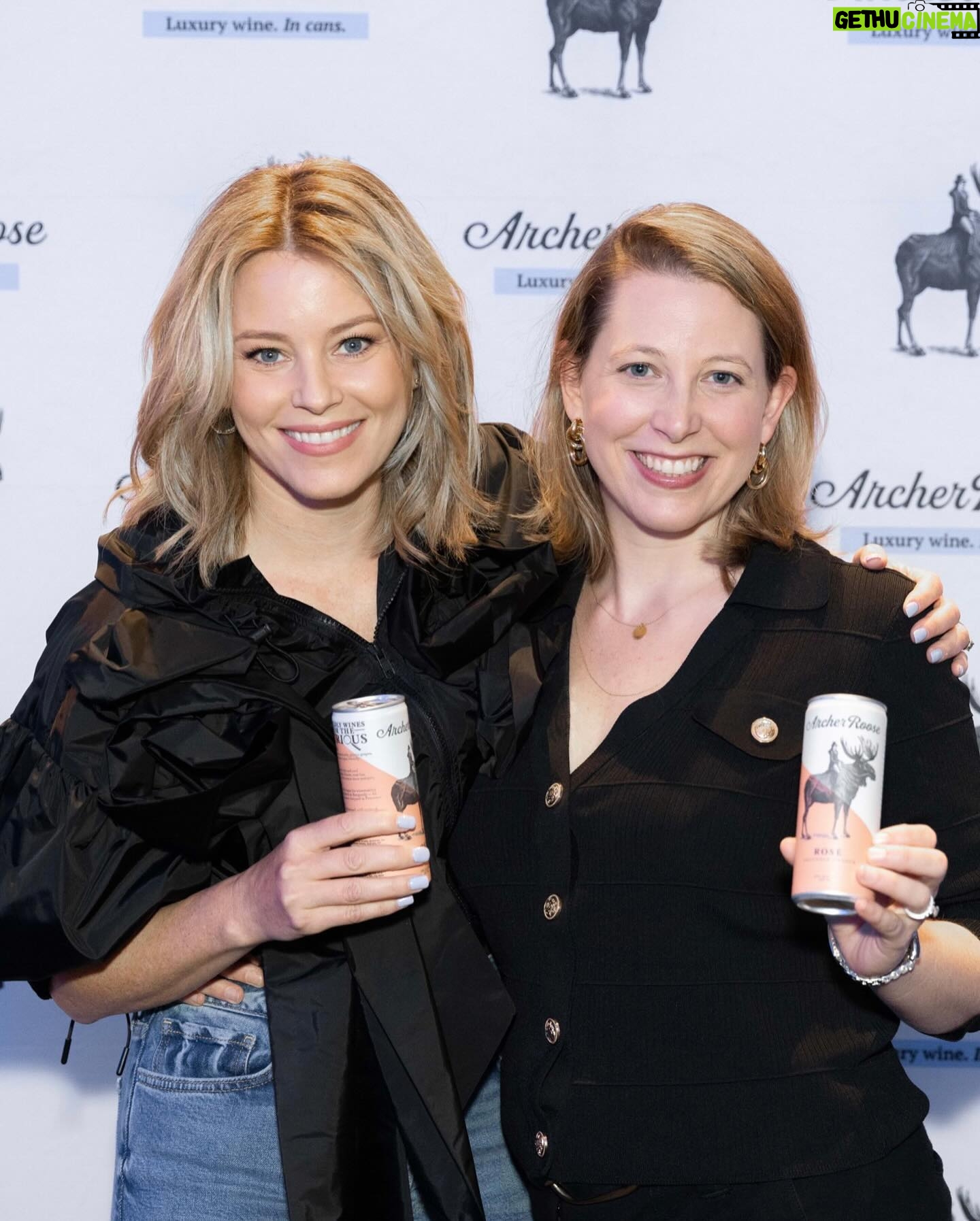 Elizabeth Banks Instagram - @archeroosewines @regalmovies #WetHotAmericanSummer fabulous friends. Great night ✔️