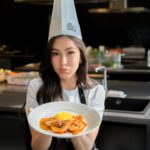 Sririta Jensen Instagram – What a fun cooking class!! 🫒👩🏻‍🍳🍽️ 
@thefoodschoolbkk