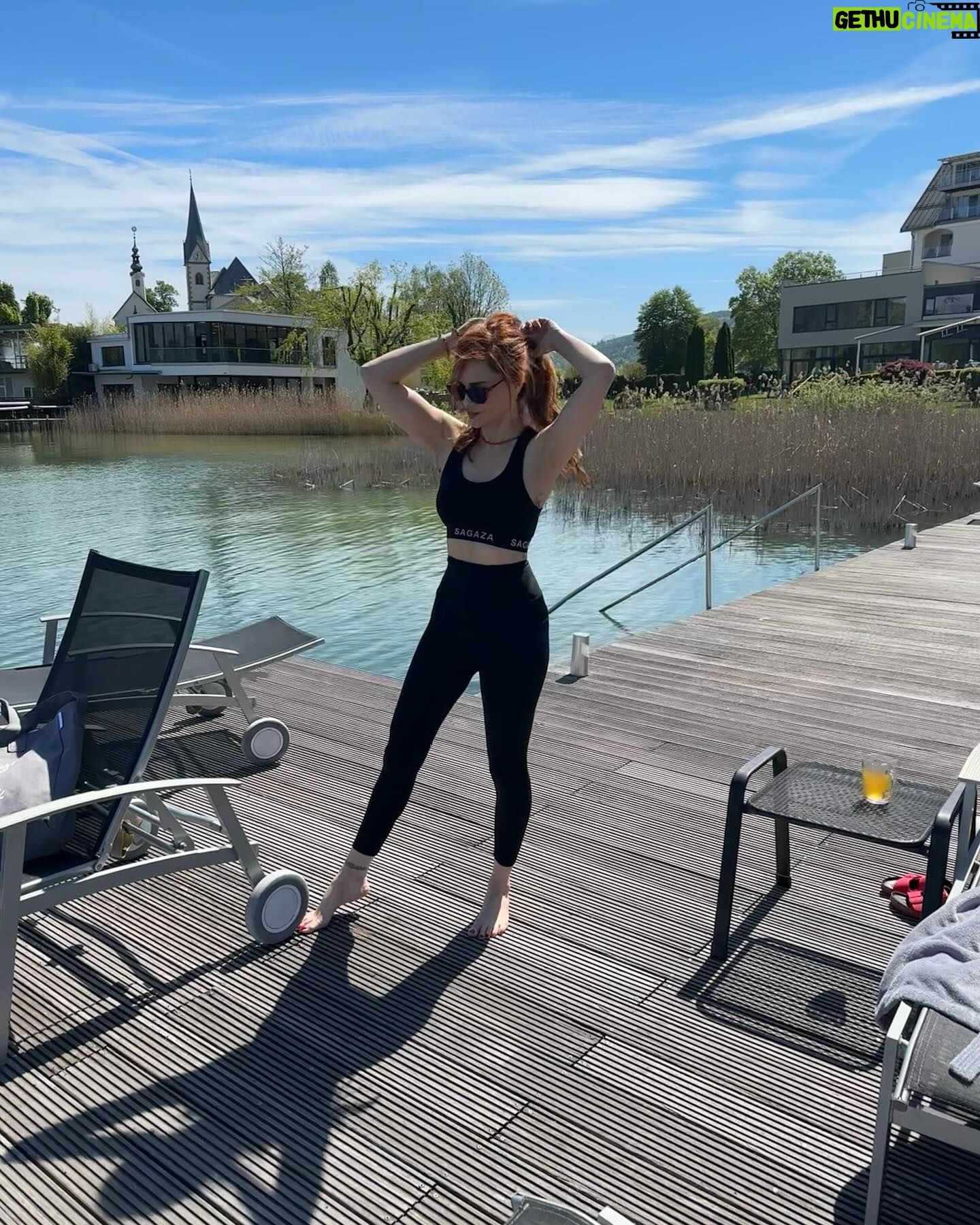 Mine Tugay Instagram - Burayı şimdiden özledim💚🌿
📸; @audiosoup 💫
#vivamayrmariawoerth #balance #health #reklam #happykid