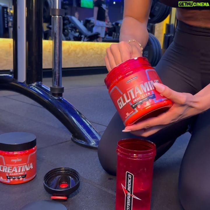 Aline Mineiro Instagram - E ai, não sabe o que escolher na hora de suplementar? 🤔
Eu não abro mão do meu WHEY PROTEIN sabor baunilha da @integralmedica e também do meu consumo diário de CREATINA E GLUTAMINA! 👊🏼 Eles me ajudam muito no meu desempenho diário nos treinos e também no pós para a minha recuperação muscular 🙌🏼
Você pode usar o meu CUPOM- MINEIRO15 e adquirir os seus produtos com desconto! Tá na hora de mudar a sua qualidade de vida e cuidar da sua saúde.
O que mais de deixa na dúvida na hora de escolher os seus suplementos? Deixa aqui nos comentários ⤵️