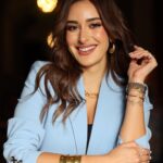Amina Khalil Instagram – I am SO obsessed with this colour. It’s super fresh ! 
I could never wear it when I was blonde because it didn’t match my hair/skin colour but now that my hair is darker, finally I can do blue! 

Let me know what you think ! 🤍

📸  @soma_photography19