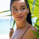 Esmeralda Pimentel Instagram - LOS SUEÑOS SÍ SE HACEN REALIDAD! 

Todavía siento que estoy flotando! 
Hace dos años me invitaron por primera vez a los @premios_platino en Madrid y tuve el honor de entregar el premio por mejor interpretación a Blanca Portillo y a Javier Bardem 🤯!
Ese día, sentada en la butaca del IFEMA, envié mi deseo al universo. Jamás imaginé que tan solo dos años después, estaría en mi país 🇲🇽, en Xcaret, conduciendo la gala número 11✨ (mi número de la suerte), al lado  de la mujer más generosa y talentosa @majidaissa 🇨🇴💖✨
LA PRIMERA VEZ QUE DOS MUJERES CONDUCEN LOS @premios_platino 💥💥💥
Gracias, hermanita por sostenerme,por nuestras pláticas, por secarme las lágrimas, por llenarme de fortaleza,  por hacerlo tan divertido, por no soltarnos de la mano (literalmente 😂). Te adoro! 
Gracias a todo el equipo por confiar en mí, por cada risa y abrazo en el proceso, por ser mi familia. Les llevo por siempre en mi ❤️
A mis compañeras de viaje @claudia.cebrian @maydelmanager porque a su lado todo es posible. 🦋✨Por mucho más juntas! A @estachava por ser la mejor indiscutiblemente!
Gracias @irenemeritxell por capturar mis oraciones, mi ilusión y mis nervios! Por tus palabras de luz antes de irme a la alfombra. 

SOY AFORTUNADA Y SÍ ME DOY CUENTA! ☀️ @majidaissa 🫶🏼

Styling: @_freddyalonso 
Un Pelito: @ernestovargas_hair 
Make up: @tereochoab 

LARGA VIDA A LOS PREMIOS PLATINO!
#platinoxcaret #rivieramaya