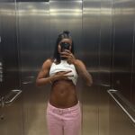 Rebecca Instagram – Enquanto uns falam mal e perdem tempo, eu sigo me cuidando.💪🏾🥵🏋🏾‍♀️
@wilsinhopersonal 
@dramichelefonseca