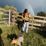 Nathalie Odzierejko Instagram - Le jour où j’ai rencontré Lola il y avait un arc en ciel. 3 jours après l’accueil de la petite loutre, il y en a un magnifique aussi… c’est un signe ? 🌈