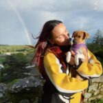 Nathalie Odzierejko Instagram - Le jour où j’ai rencontré Lola il y avait un arc en ciel. 3 jours après l’accueil de la petite loutre, il y en a un magnifique aussi… c’est un signe ? 🌈
