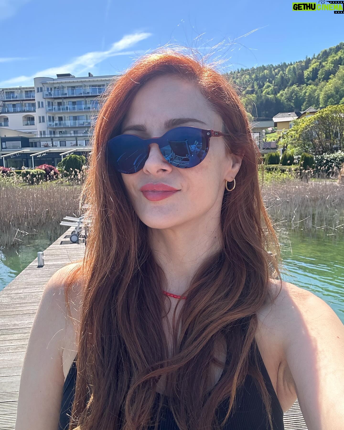 Mine Tugay Instagram - Burayı şimdiden özledim💚🌿
📸; @audiosoup 💫
#vivamayrmariawoerth #balance #health #reklam #happykid