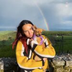 Nathalie Odzierejko Instagram - Le jour où j’ai rencontré Lola il y avait un arc en ciel. 3 jours après l’accueil de la petite loutre, il y en a un magnifique aussi… c’est un signe ? 🌈