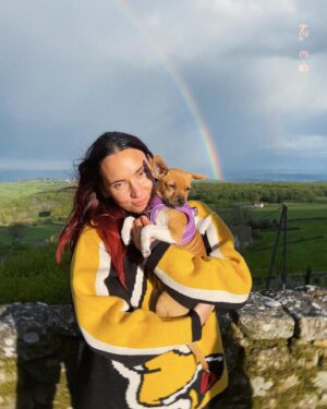 Nathalie Odzierejko Instagram - Le jour où j’ai rencontré Lola il y avait un arc en ciel. 3 jours après l’accueil de la petite loutre, il y en a un magnifique aussi… c’est un signe ? 🌈