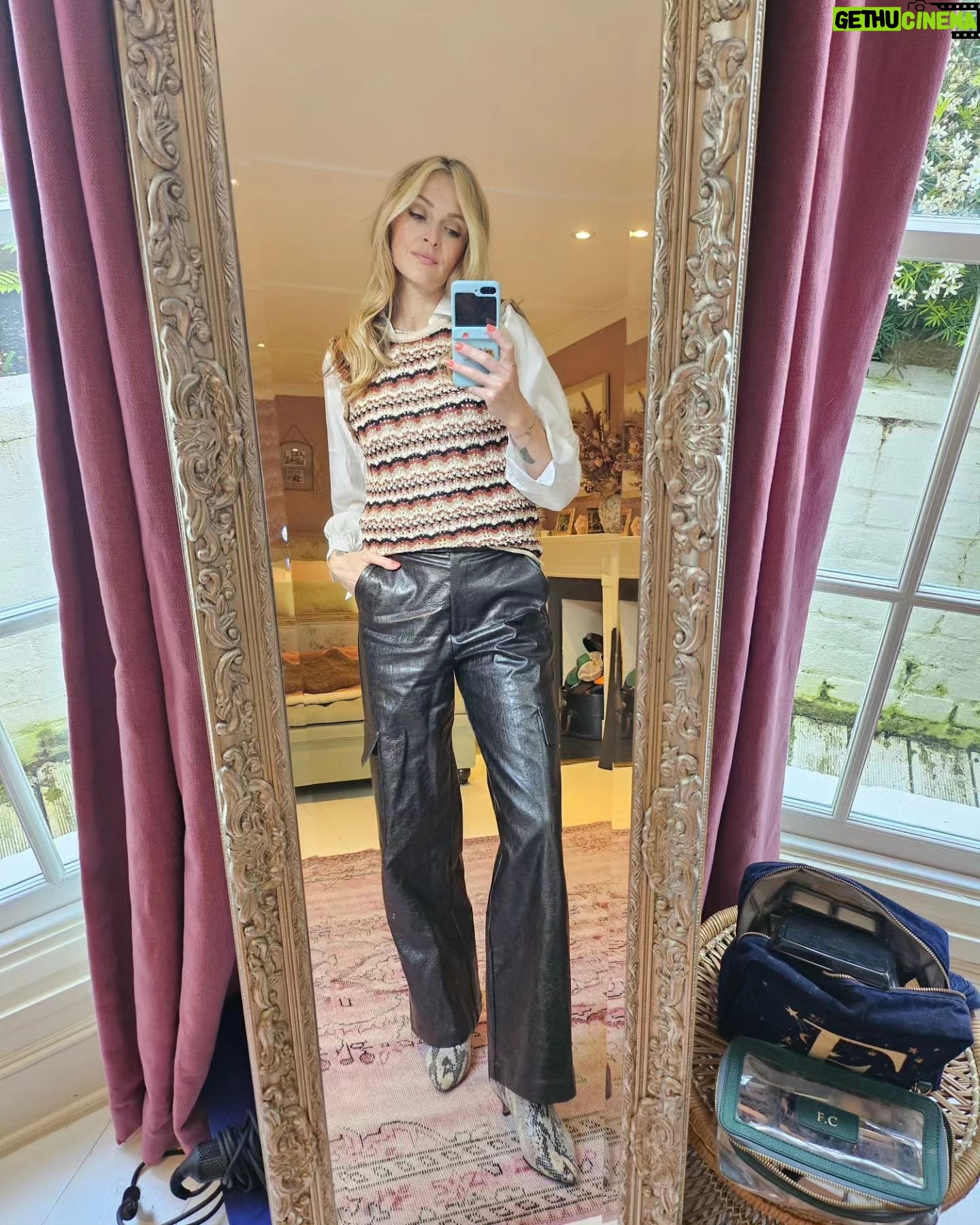 Fearne Cotton Instagram - Sunday dump
1▫️nerd chic outfit for a podcast recording last week
2▫️one of my fave laughs. Amelia from the @happyplaceofficial team lolling.
3▫️one of Honeys photos of our neighbours wisteria
4▫️Simon doing his impression of a loaf of bread
5▫️& 6▫️ beautiful memories of last years @happyplaceofficial festival. Are you coming this year for yoga, meditation, sound baths, talks, food and more?
7▫️ever seen a tortoise napping?
8▫️this time last weekend in Dorset.