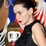 Özge Özpirinçci Instagram - Soft hearted with anger issues.