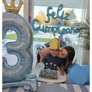Paula Echevarría Instagram - Mis hijos ♥️

Por muchas cosas que haga en mi vida, nada se puede comparar a vosotros.. sois mi obra de arte.. os quiero que exploto! 

#DaniYMiki 
#DiaDeLaMadre
