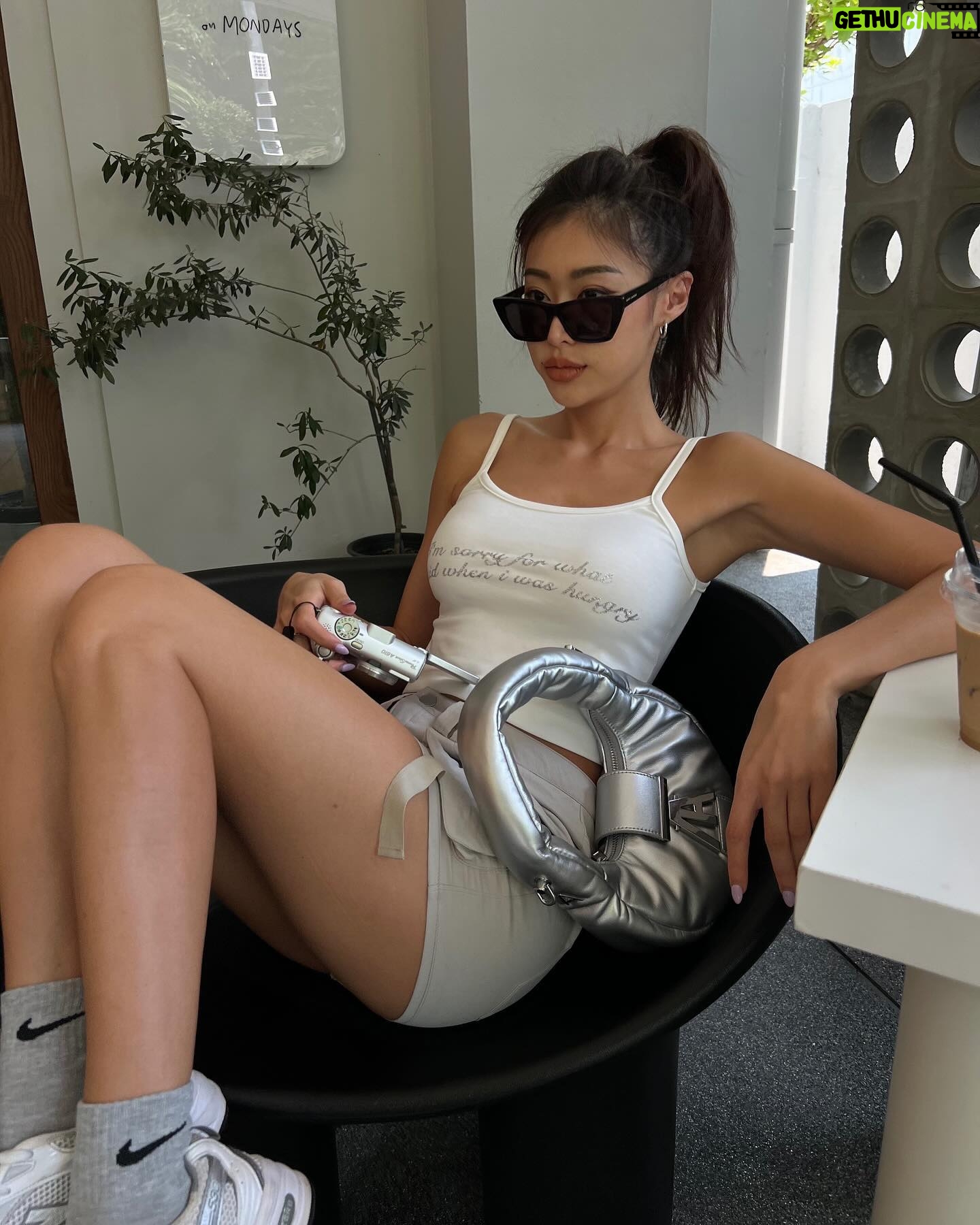 Keerati Mahapreukpong Instagram - 🩶🤍. @tia.brand 〰️