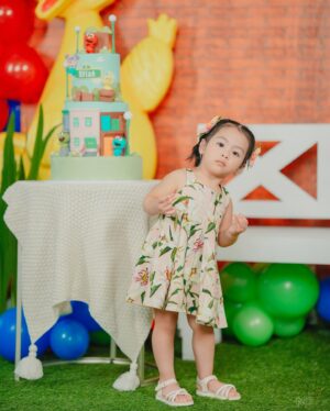 Jennylyn Mercado Instagram - Two years ago, you made us the happiest parents in the world.🥰 Happy 2nd birthday our little princess!😘🤍🎂 
Love, Mama Meekah and Papa Blippi. 
 
Photo: @niceprintphoto 
Studio: @conceptspacemnl 
Set Designer: @partycuratorsph 
Cake: @audreyspastries 
Ninang @charissetinionp 

#dylanjaydeho #mybabylove