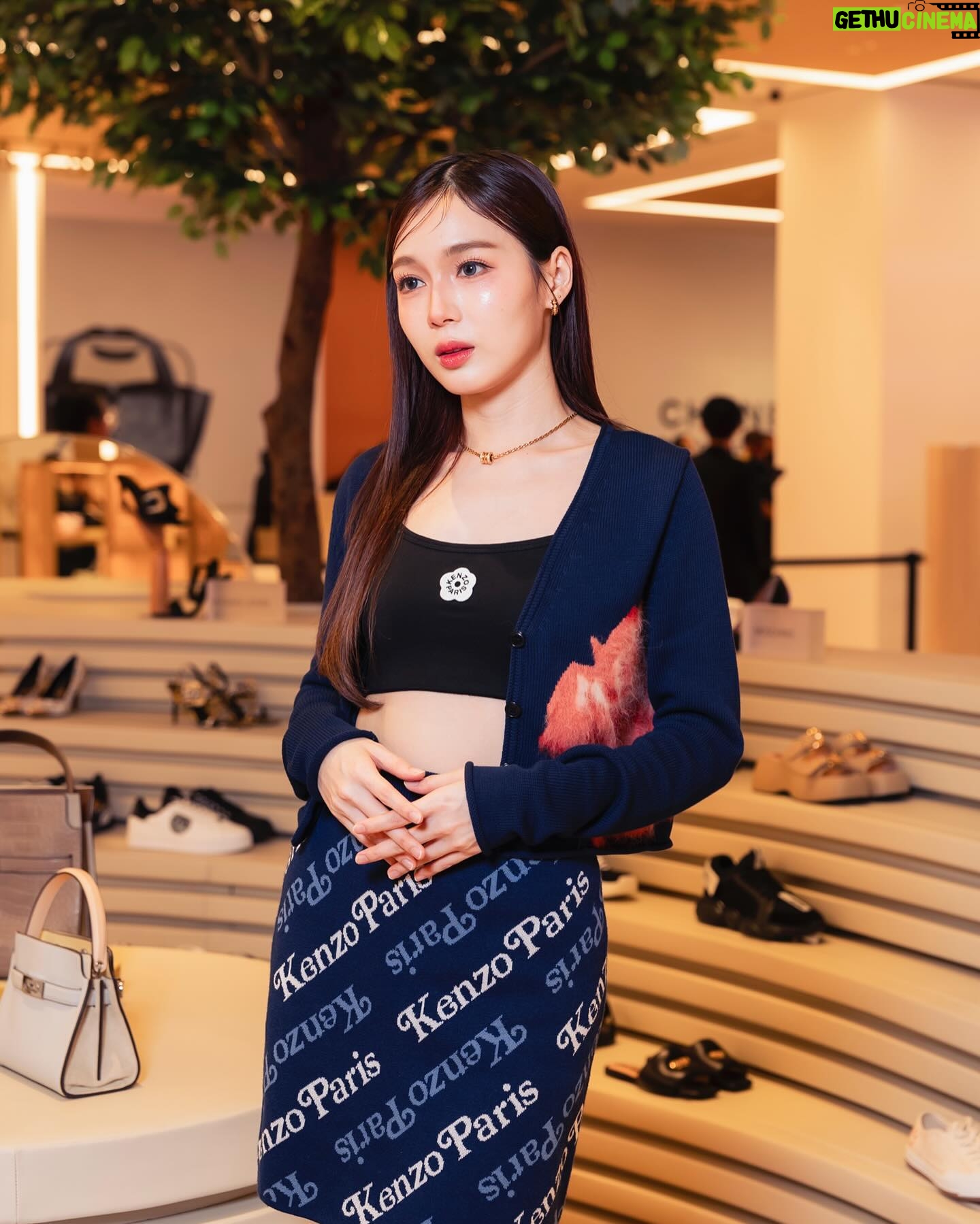 Pattranite Limpatiyakorn Instagram - #CentralChidlom
#TheStoreofBangkok
#CentralLuxeNightOut